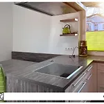 Aco Living - A Cool Overnight Apartment *